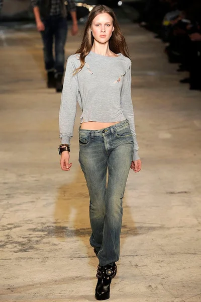 Look 10